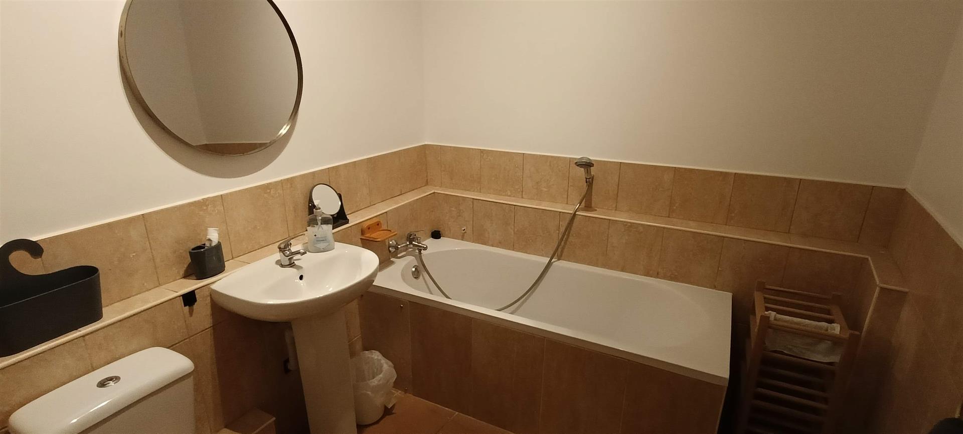 Image of Apartment - 2 Bedrooms - 2 Bathrooms for Sale in Upper Town-Gibraltar, Image 5